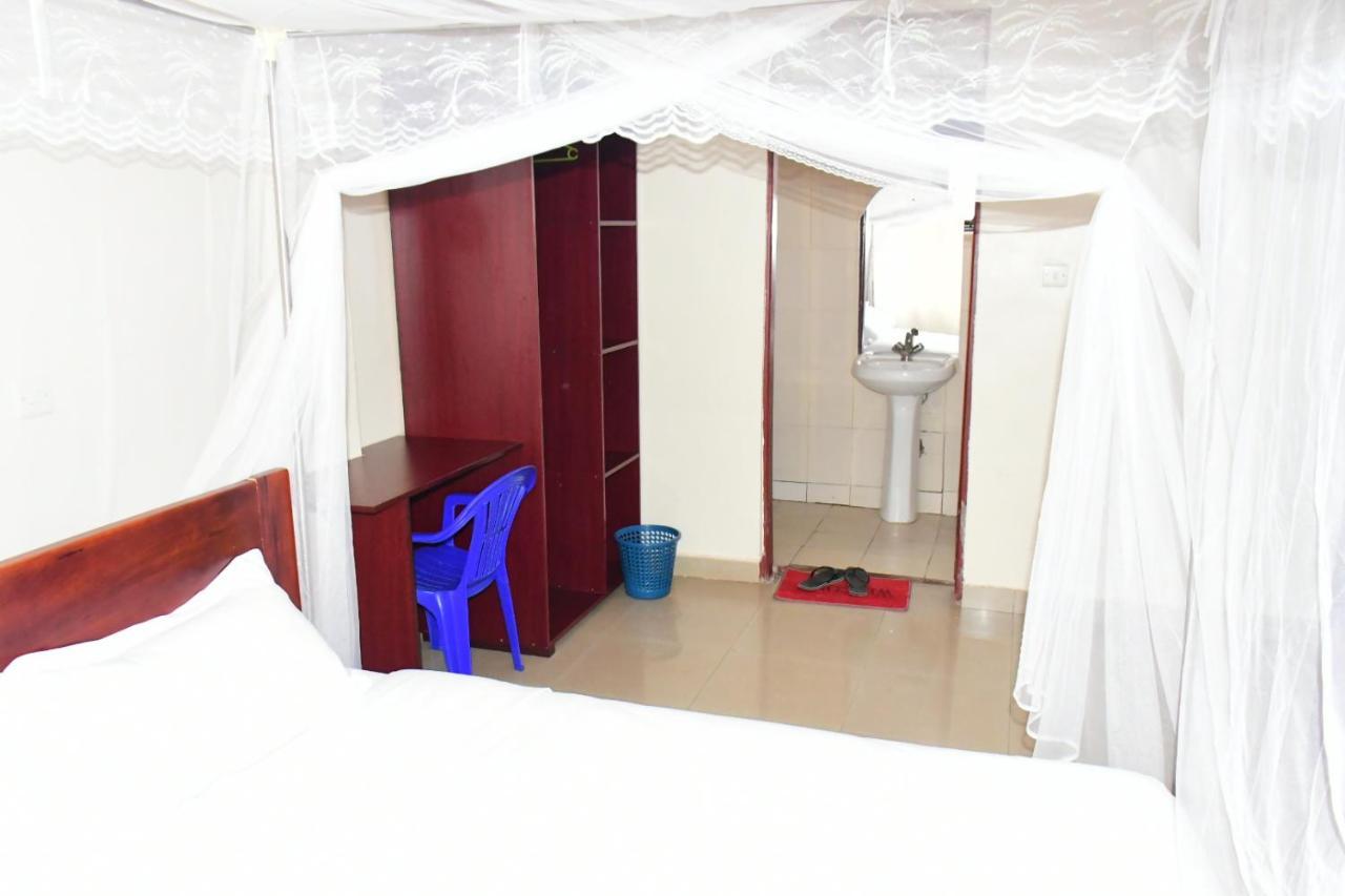 Golden Cherries Guest House Jinja Exterior photo