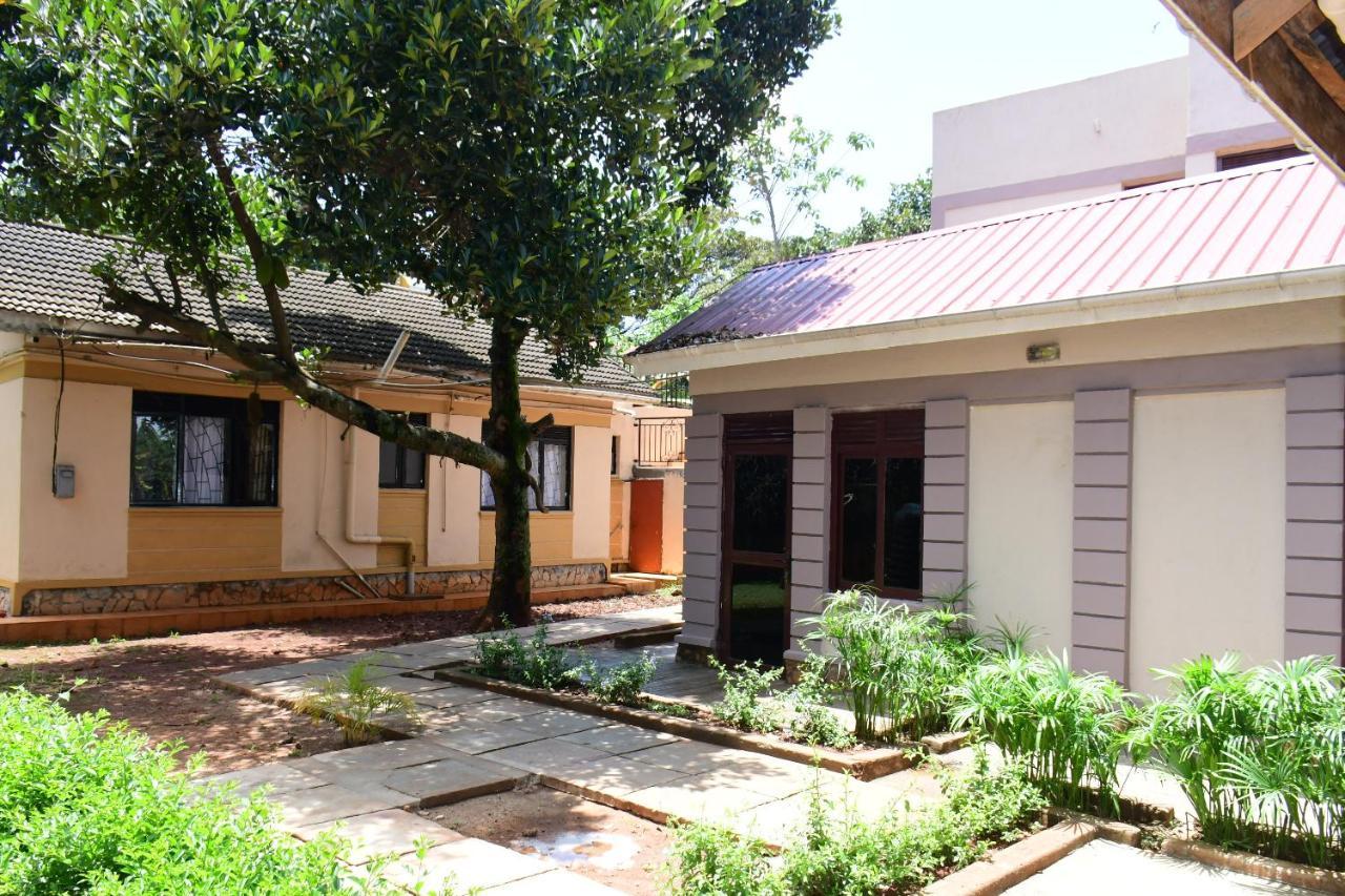 Golden Cherries Guest House Jinja Exterior photo