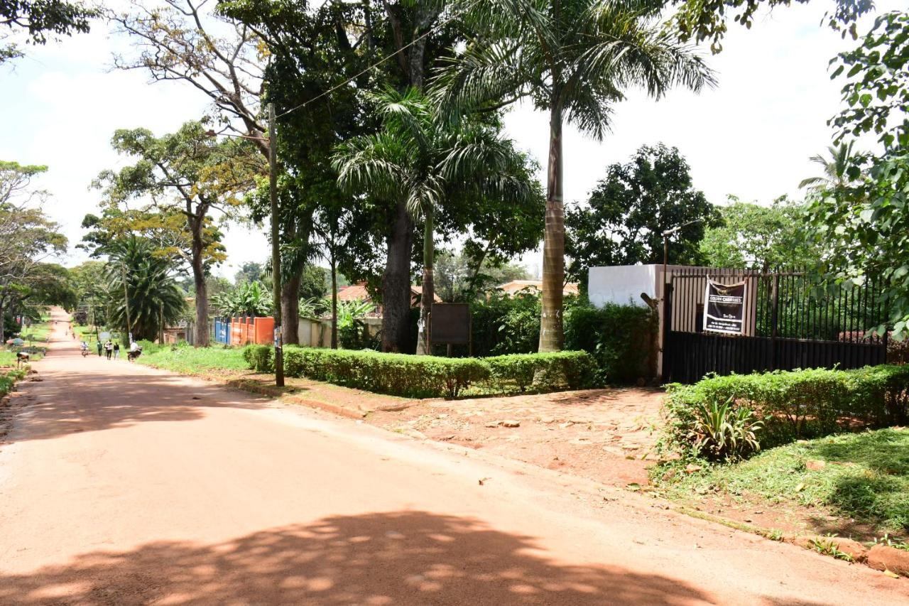 Golden Cherries Guest House Jinja Exterior photo